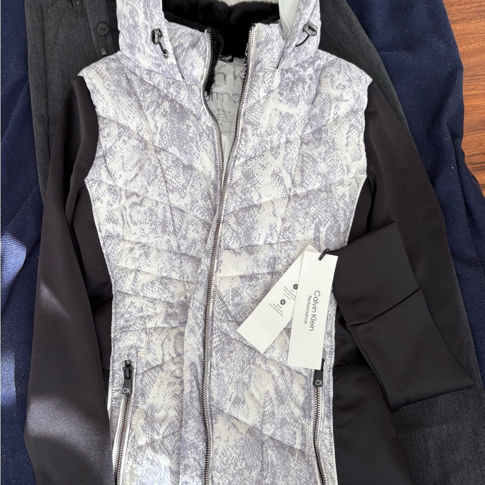 Calvin Klein Black and Gray Puffer Jacket with Quilted Design